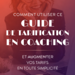 Femme coach réfléchissant à comment ajuster ses tarifs de coaching