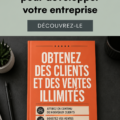 Femme d'affaires souriante grâce à l'augmentation de sa clientèle.