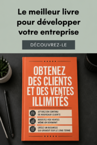 Femme d'affaires souriante grâce à l'augmentation de sa clientèle.