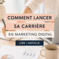 Femme travaillant sur un ordinateur à un bureau, explorant une carrière en marketing digital.