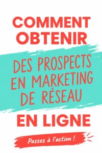 Image représentant une femme discutant de marketing de réseau en ligne avec un ordinateur