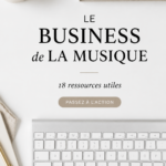 Une femme préparant des documents professionnels dans l'industrie de la musique.