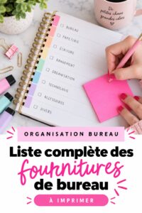 Liste imprimable de fournitures de bureau sur un fond de bureau organisé